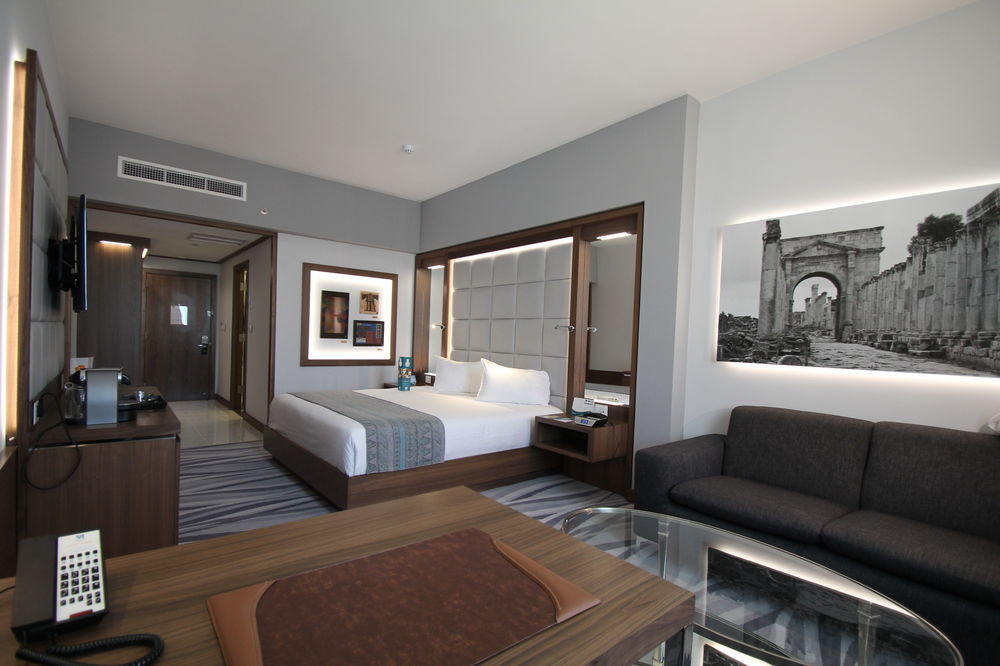 Landmark & Conference Center 5* Amman