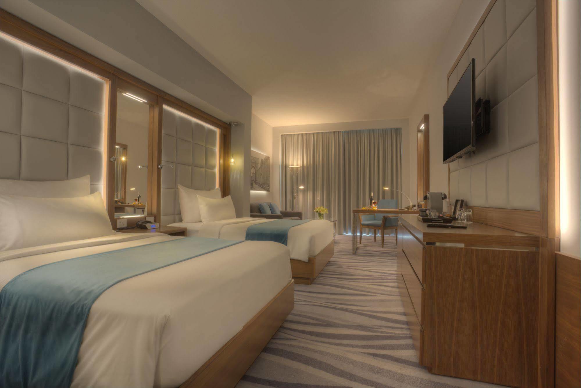 Landmark & Conference Center 5*