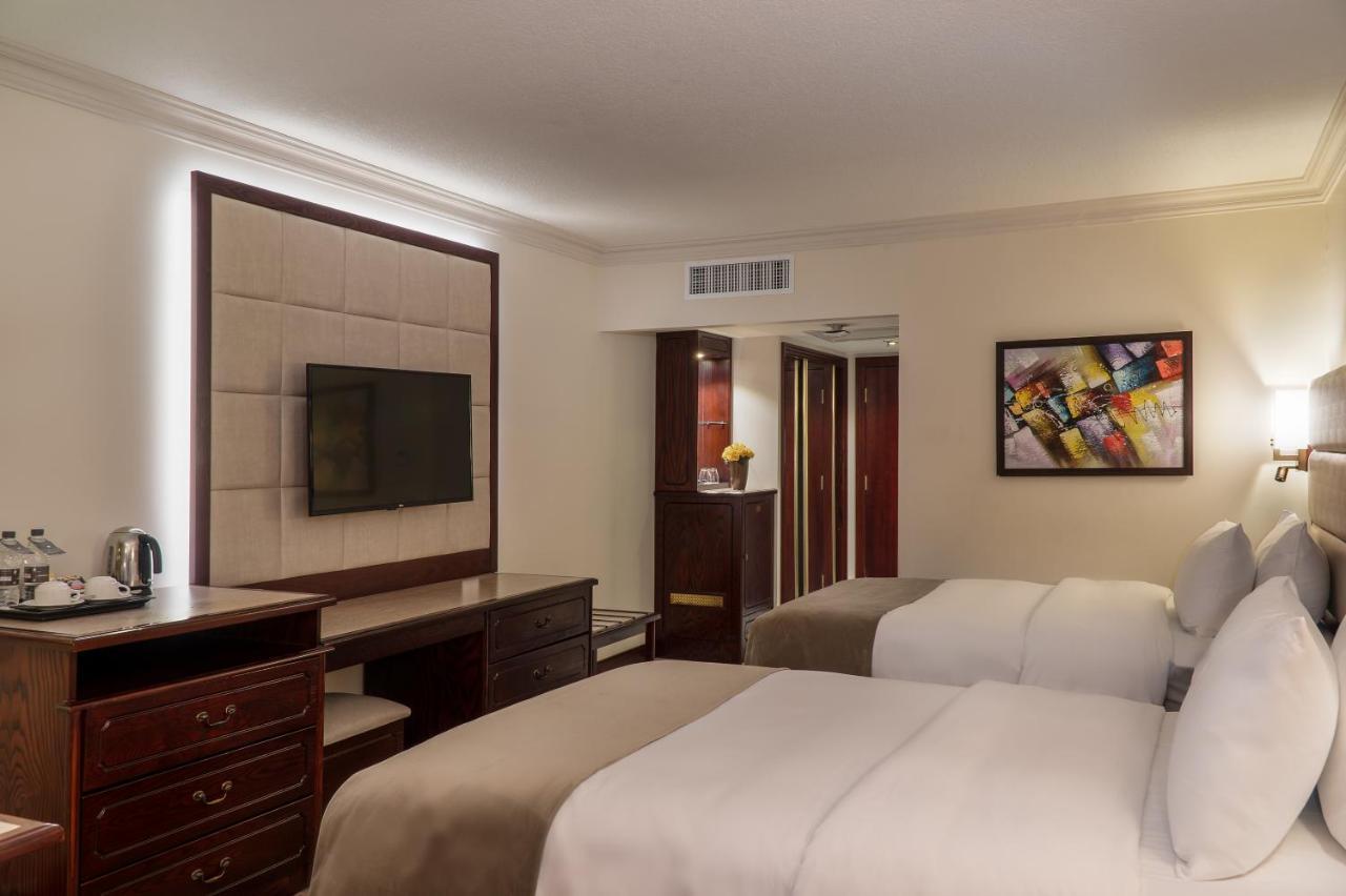 Landmark & Conference Center Отель 5*