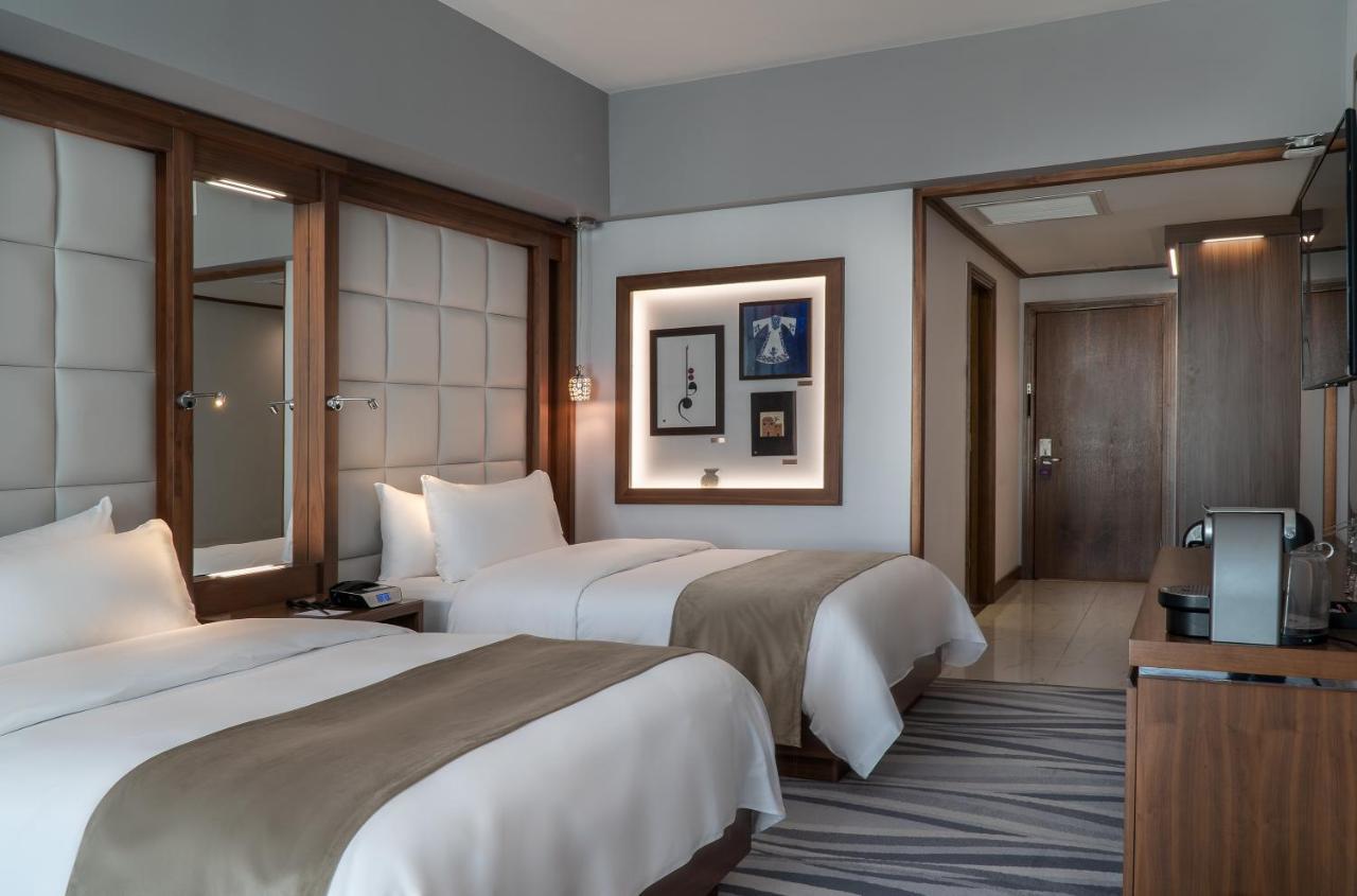 Landmark & Conference Center 5*